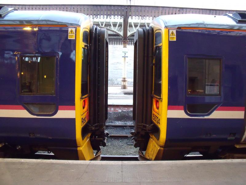 Hello: 158726(L) and 158724(R) say hello to each other at Perth Photo of Hello