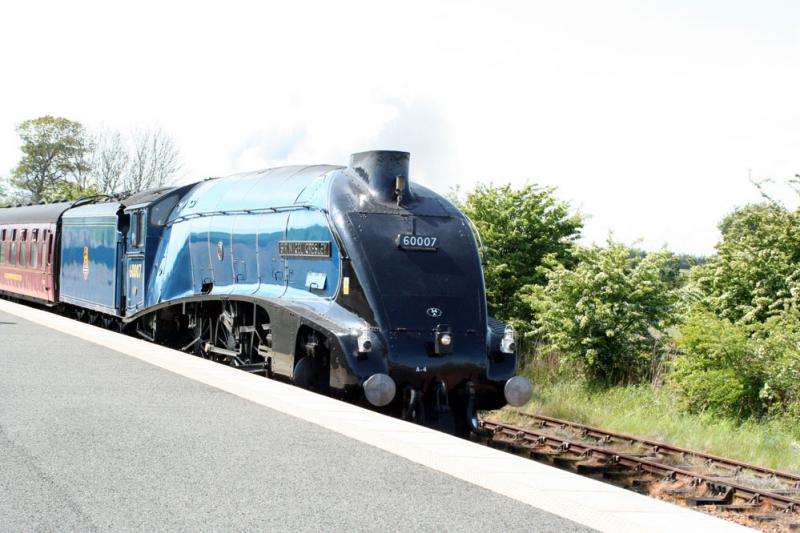 60007 at Leuchars: 60007 - Sir Nigel Gresley passing thro' Leuchars at 1201 today Photo of 60007 at Leuchars