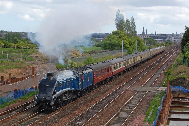 60007 passing Saughton: 1Z18 1010 Edinburgh - Dundee on Sunday 17th May 2009 Photo of 60007 passing Saughton