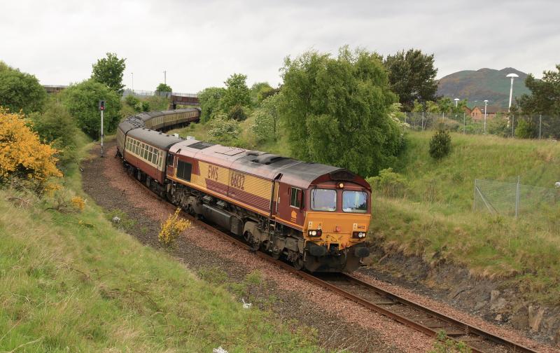 66132 on 5Z20: 66132 on the 09.01 5Z20 Millerhill to Edinburgh approaching Brunstane from Niddrie West. Photo of 66132 on 5Z20