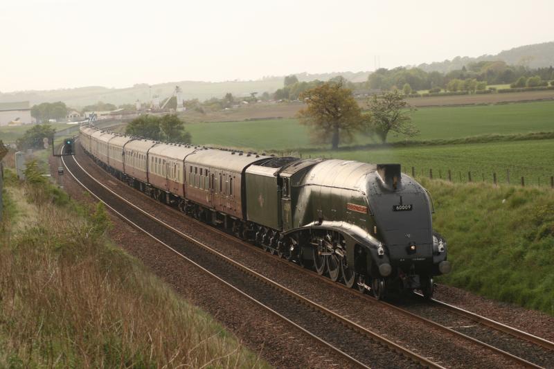 60009 passing Turnhouse: Union of South Africa coasts past Turnhouse with the returning Coronation on the evening of 17 May 2009 Photo of 60009 passing Turnhouse