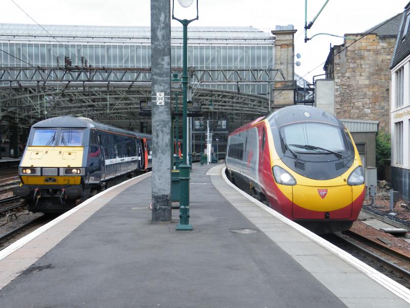 390 044 and 82 215: 390044 and 82215 both awaiting departure from Glasgow central.
82215 was in conjunction with 91126 (shown in the class 91 section) Photo of 390 044 and 82 215