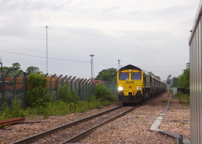 66616 on 6G08 approaches Cambus LC on 25th May 2009: 66616 on 6G08 approaches Cambus LC on 25th May 2009 Photo of 66616 on 6G08 approaches Cambus LC on 25th May 2009