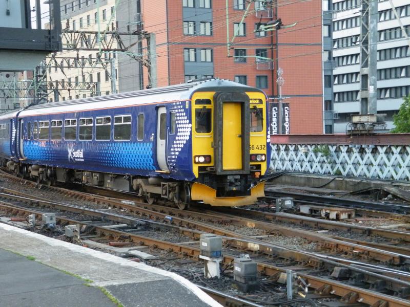 156-432: Departing Glasgow central. Photo of 156-432