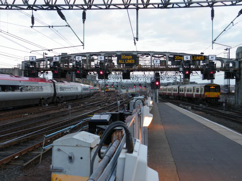 318-261, 390-052 & 156-513: 318-261 and 390-052 are departing Glasgow central whilst 156-513 (in the background beside the Pendolino) awaits a clear route into central Photo of 318-261, 390-052 & 156-513