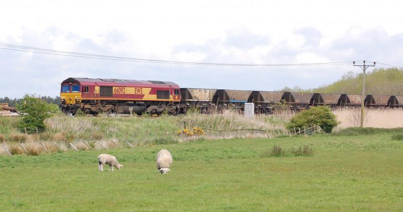 Baaah! Another shed: 6S13 Earles Sidings-New Cumnock approaching Barassie Junction. Photo of Baaah! Another shed