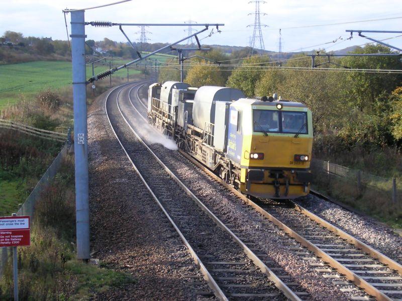 Slateford MPV: Slateford based MPV Unit DR98919 & DR98969 pass Curriehill on 03.11.06, on the final leg of that mornings Sandite run. Photo of Slateford MPV