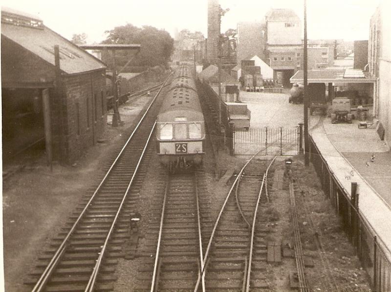 dmu at old alloa: dmu passing the site of new alloa station on route to stirling about 40 years ago
alloa sheds on the left Photo of dmu at old alloa
