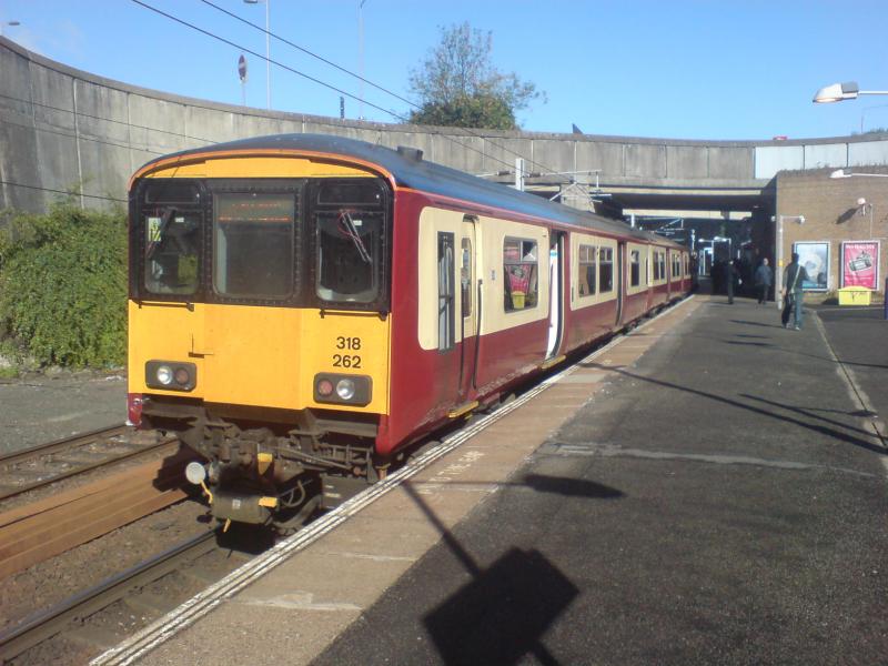 Photo of 318262 at the SECC station.