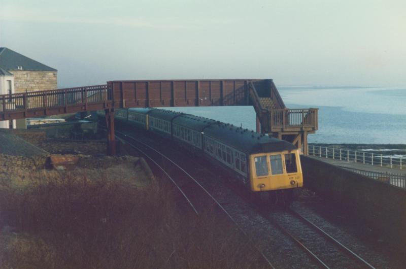 Photo of  DMU 107322 approaches Saltcoats