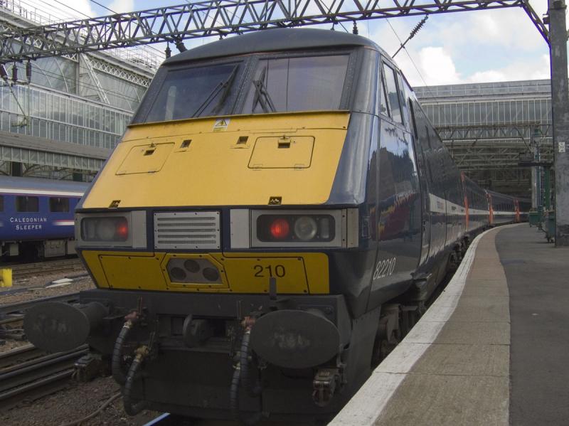 82210: 82210 at Platform 2 at Glasgow Central on 6th June 2009 waiting to form a service to Kings Cross Photo of 82210