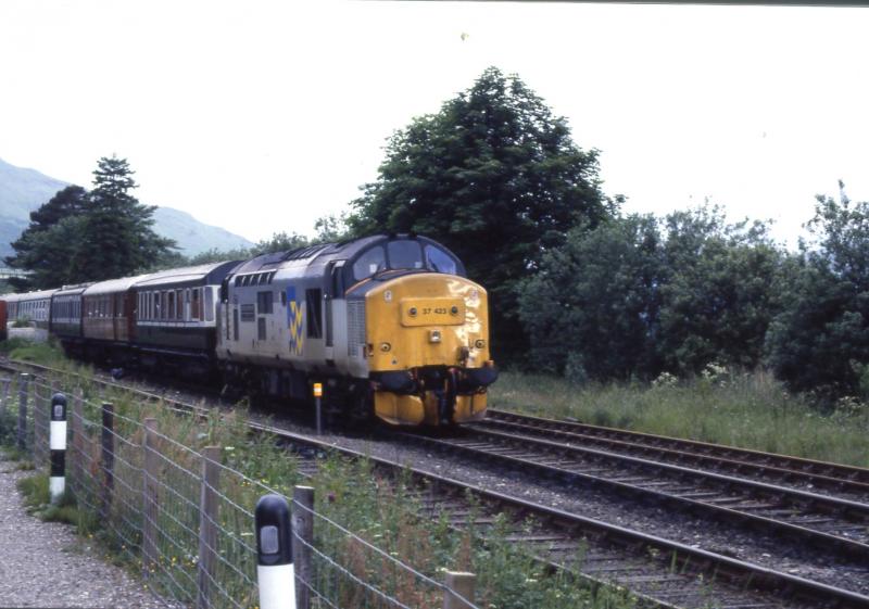 37423 on Queen of Scots: Newly named 37423 stabled at Crianlarich Lower with Queen of Scots stock 23.6.88 Photo of 37423 on Queen of Scots