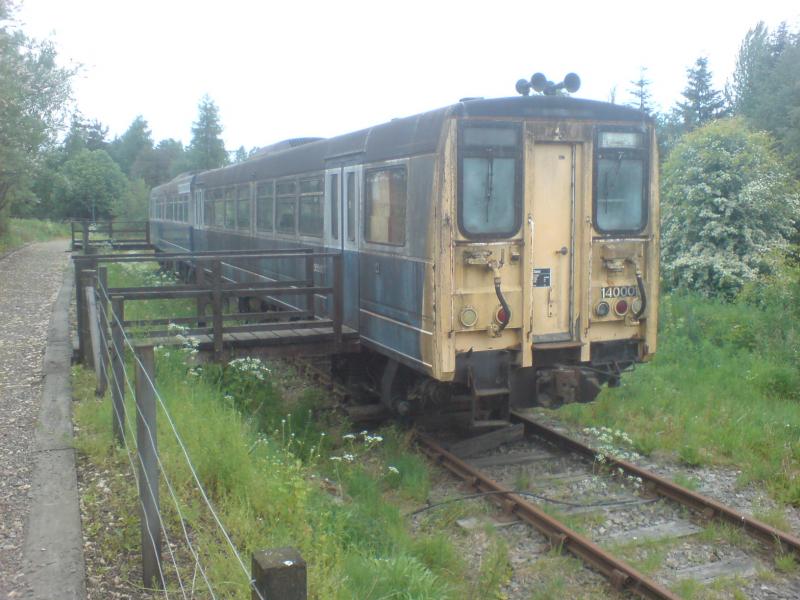 140001 isolated at Dufftown: 140001 isolated at Dufftown Station (03.06.09) Photo of 140001 isolated at Dufftown