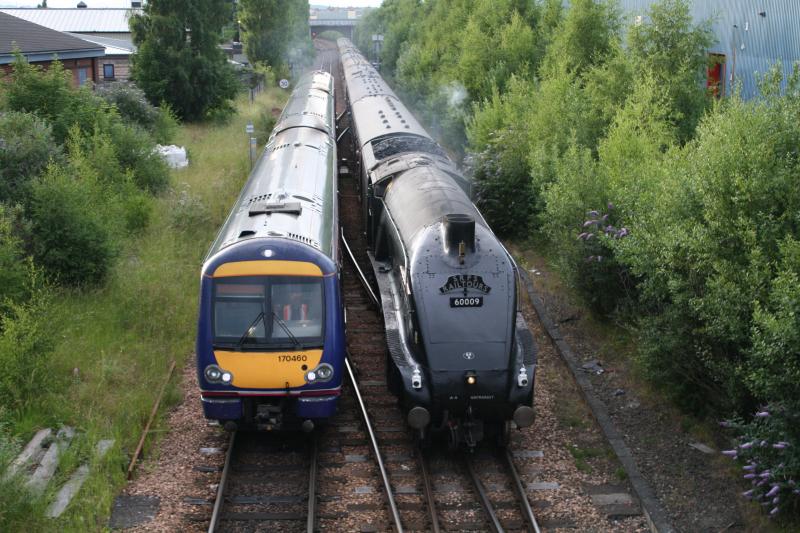 BOWLED OUT BY A 170........: A rather annoying ecs 170 shunt move spoils the shot of 60009 Union of South Africa arriving at Perth on 1Z23 on 4th July 2009 Photo of BOWLED OUT BY A 170........
