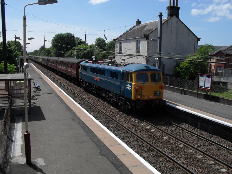87002 Electric Scotsman through Glengarnock 14:18 : Photo of 87002 Electric Scotsman through Glengarnock 14:18