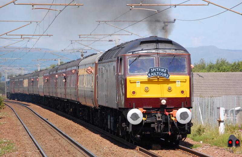 Heads you win: Plenty of flailers to enjoy the thrash as 47786 opens up approaching Irvine with 1Z81 the Glasgow to Ayr leg of the Electric Scot tour on Sat 11th July 2009 Photo of Heads you win