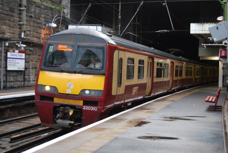 320310 & Destination Indicator at Charing Cross: Cahring Cross Station 0730 & 320310 Sits on The Charring Cross Station Heading for Balloch Photo of 320310 & Destination Indicator at Charing Cross
