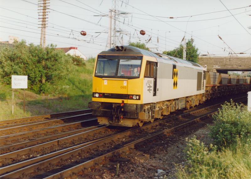 60093 at Mossend North Jcn: 60093 at Mossend North Jcn (Wed 24th June 1992 ?) Thanks to 37001 for the possible correct date, see thread.......http://www.scot-rail.co.uk/thread/169361/page2/ Photo of 60093 at Mossend North Jcn
