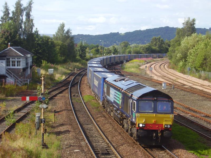 66423: 66423 on the 4N47 Inverness-Grangemouth (Tesco) at Stirling 17.12 06th August 2009. Photo of 66423