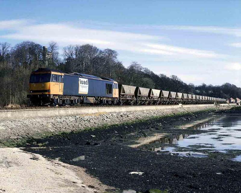 I'm rapidly running out of new Loco Classes. : Running-in after minor repairs at Motherwell I believe , LoadHaul liveried 60025 takes a turn on the Longannet circuit. March 1997. Photo of I'm rapidly running out of new Loco Classes.