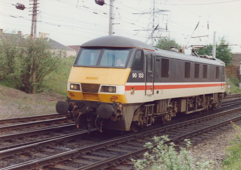 90133 enters Mossend Yard: 90133 passes Mossend North Jcn into Mossend Yard (Summer 1992) Photo of 90133 enters Mossend Yard