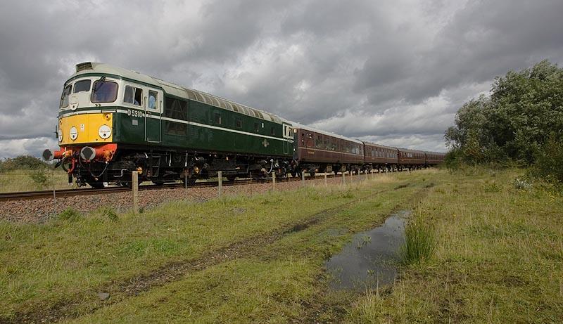 D5310 near Kinneil Station: Class 26 D5310 approaches Kinneil Station at the head of the 2K07 Bo'ness to Birkhill on the afternoon of 28.08.09 Photo of D5310 near Kinneil Station