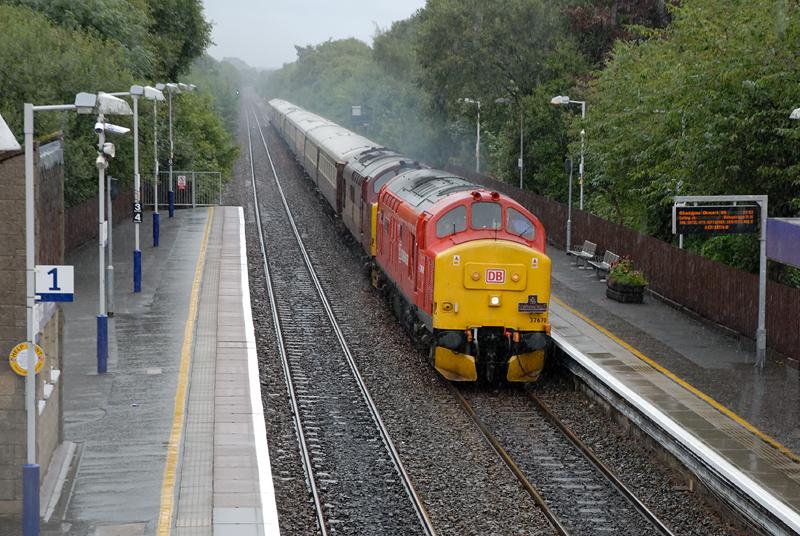 1Z24 Edinburgh - Oban Northern Belle: 37670+37401 on the 1Z24 Edinburgh - Oban Northern Belle passes Lenzie at 10:15 on the 23rd of August 2009. Photo of 1Z24 Edinburgh - Oban Northern Belle