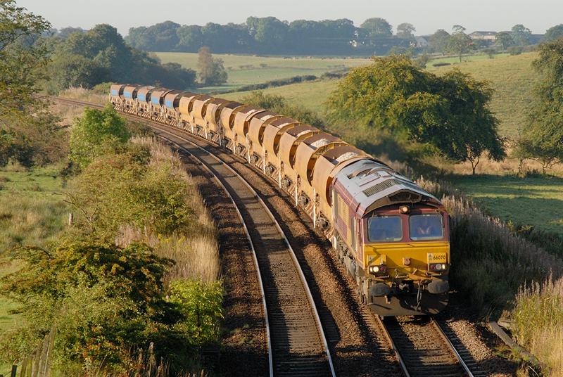6F12 08:30 Mossend - Winchburgh Jn: 6F12 08:30 Mossend - Winchburgh Jn 66070 + autoballasters approaching Condorrat Road bridge, near Greenfoot at 08:47, 13/9/09. Photo of 6F12 08:30 Mossend - Winchburgh Jn
