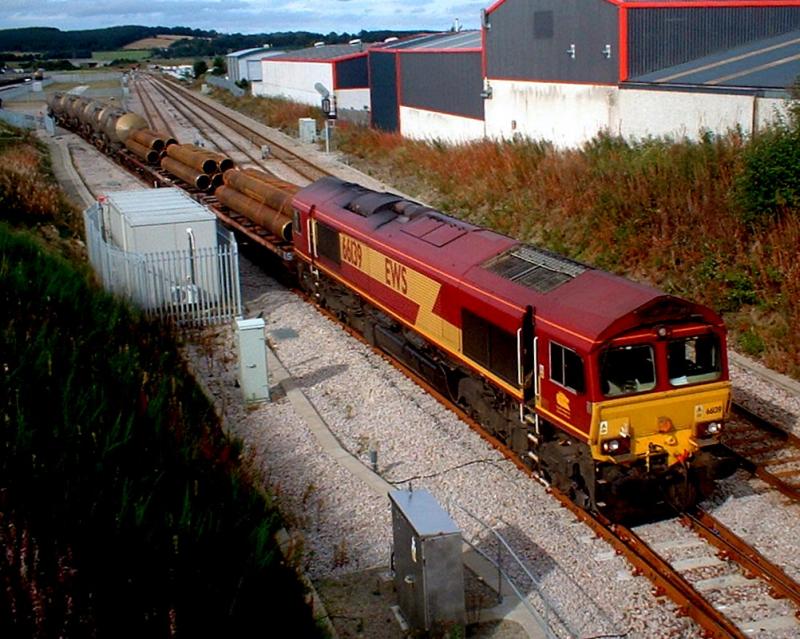 66139 shunting at Raiths Farm 24-9-09: 66139 shunting tanks and pipes at Raiths Farm 24-9-09 Photo of 66139 shunting at Raiths Farm 24-9-09