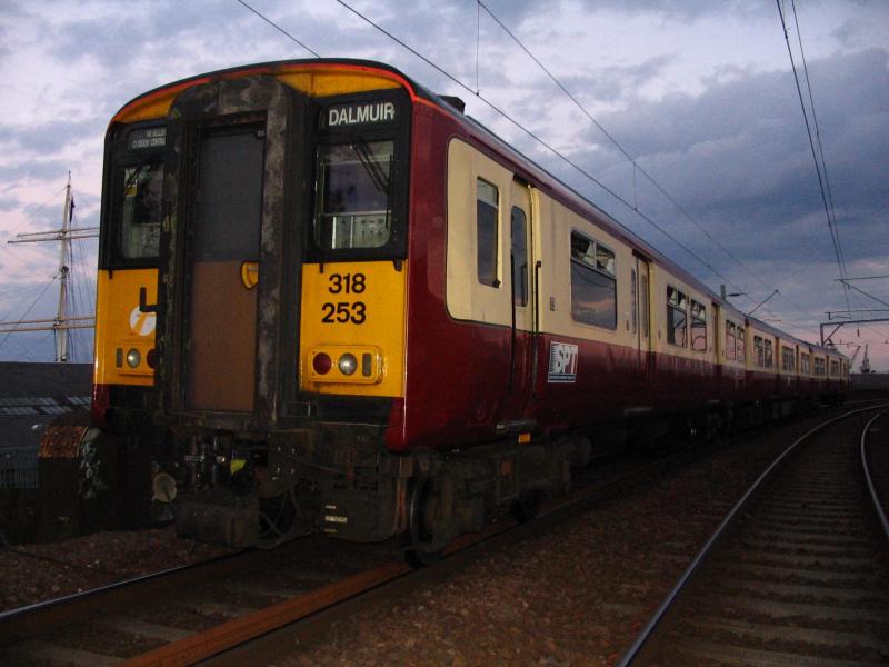 318253: 318253 pictured after disgracing itself by hauling the wires down at Finneston, July 2005 Photo of 318253