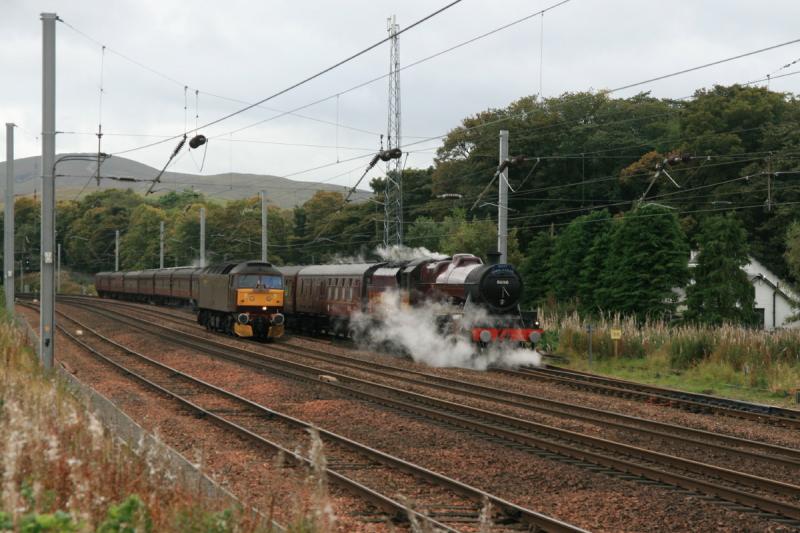 47760 passes 5690 at Abington : 47760 passes 5690 on 1Z22 taking water in Abington loops Photo of 47760 passes 5690 at Abington