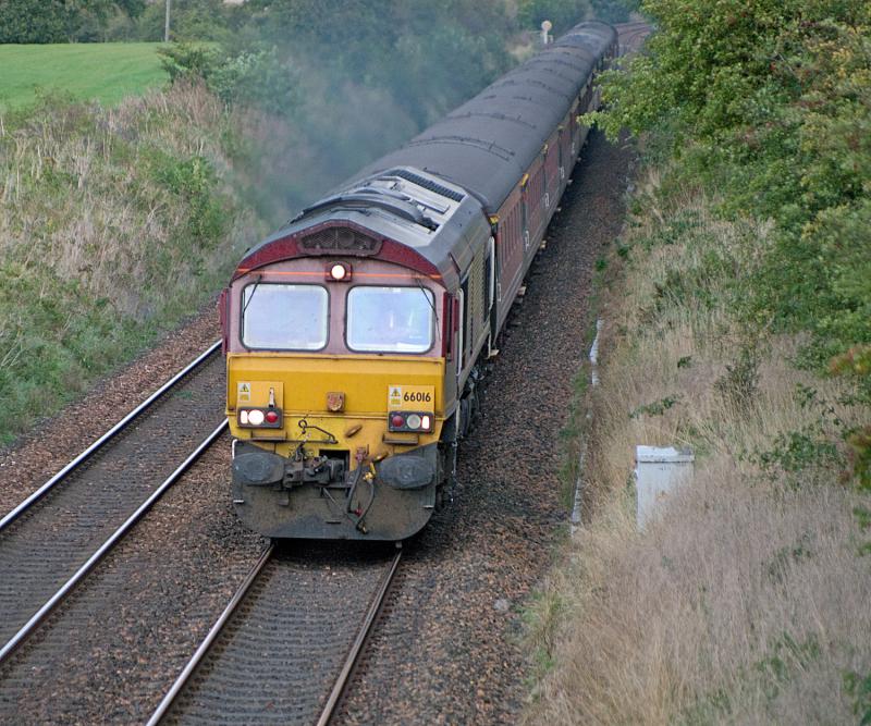 1Z45: 66016 heads home towards Crewe with 1Z45 at Forgandenny 25/09/09 Photo of 1Z45