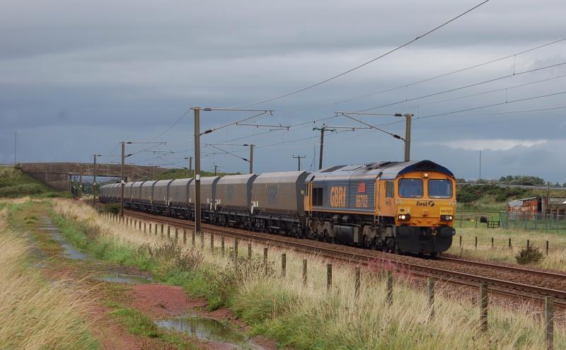 Diverted bluebird: 66703 Doncaster PSB 1981-2002 approaches Gailes LC on 4Z50 Mossend to New Cumnock on 20th August 2009 Photo of Diverted bluebird