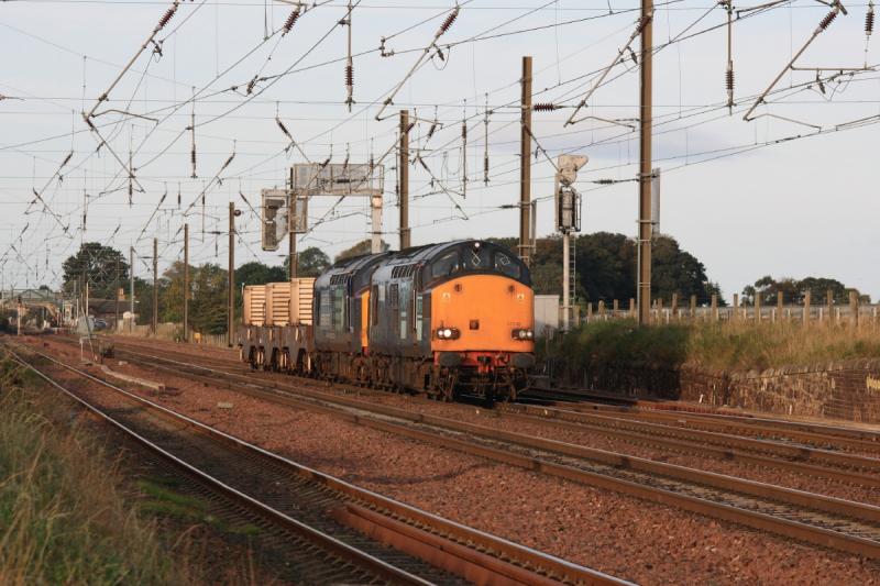 6S43: 37038 + 37611 on 6S43 Carlisle to Torness passing through Drem at 08.40 Photo of 6S43