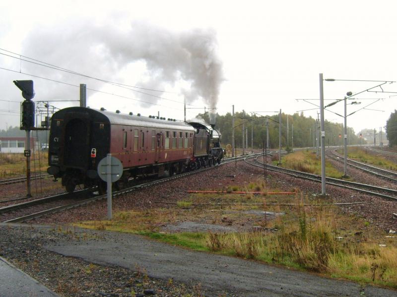 The Great Marquess: 61994 The Great Marquess leaves a very wet Carstairs heading for Castleton as 5Z38 this afternoon, 021009 Photo of The Great Marquess