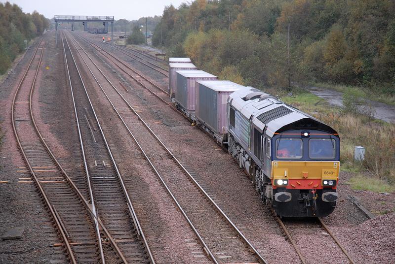 DRS 66431 on 4Z50 leaves Cadder Loop: DRS 66431 on the 4Z50 0922 Inverness - Coatbridge leaves Cadder (outer) Loop at 15:46 on Wednesday the 14th October 2009 on the final part of its journey. Photo of DRS 66431 on 4Z50 leaves Cadder Loop