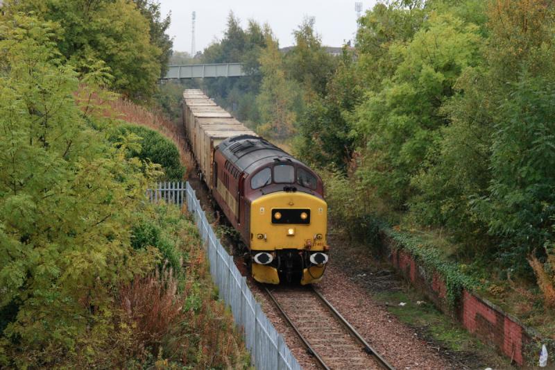 37401 passing the site of Easter Road Stn.: 37401 on 6B44 09.55 Oxwellmains to Powderhall running early at 10.00 passing the site of Easter Road Stn. & Jct. Photo of 37401 passing the site of Easter Road Stn.