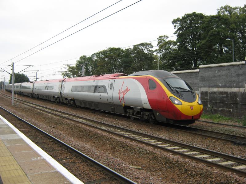 Virgin 390: Virgin class 390 sit at Carstairs on the 9th of October 2009 after developing a fault between Beattock And Shap Photo of Virgin 390