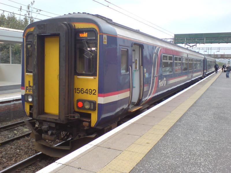 156 492 at Motherwell Station: 156 492 sits at Motherwell Station, awaiting to depart with a service for Cumbernauld. (09.10.09) Photo of 156 492 at Motherwell Station