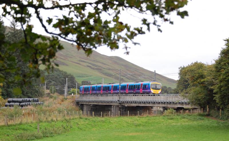 TPEx at Lamington: A Southbound Class 185 on Lamington viaduct on 25th Sep 09, framed by some foliage Photo of TPEx at Lamington