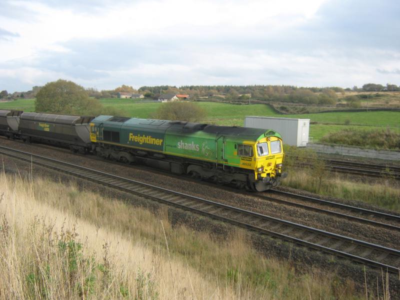 66522 Freightliner: Freightliner Class 66 66522 Comes Of The Junction At Greenhill On The 22/10/09 Hauling 4C07 Longannet Ravenstruther Empty Coal train Photo of 66522 Freightliner