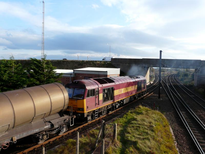 60022 approaches Barassie run round with empty china clay tanks: 60022 on 6D79 to Mossend heads towards Barassie Yard to run round its empty china clay tanks at 15:46 on 22.10.2009. Photo of 60022 approaches Barassie run round with empty china clay tanks