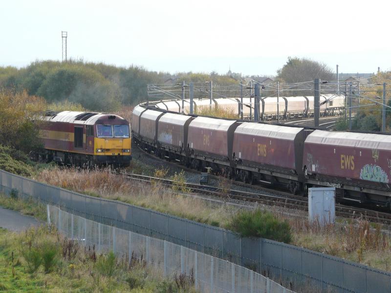 60022 awaits passage of 66061 at Barassie: 60022 on 6D79 to Mossend waits for 66061 to enter the down loop at Barassie at 16:14 on 22.10.2009 Photo of 60022 awaits passage of 66061 at Barassie