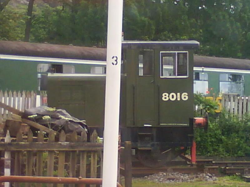 Unidentified train?: i seen this train on my way up to Thurso. I dont have a clue what kind of train this is?
lol wat is it? Photo of Unidentified train?
