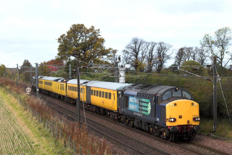 1Q18 led by 37602 approaches Drem station: 37602 (with 37607 on rear) approaches Drem with 1Q18,including the Photo of 1Q18 led by 37602 approaches Drem station