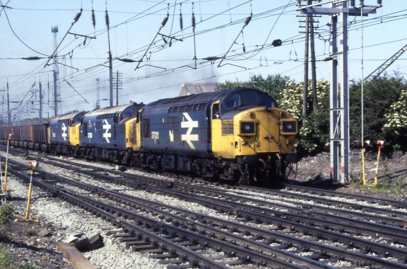 3 up to the 'Craig: 37021-37358-37128 Mossend on ore to Ravenscraig 27.6.88 Photo of 3 up to the 'Craig