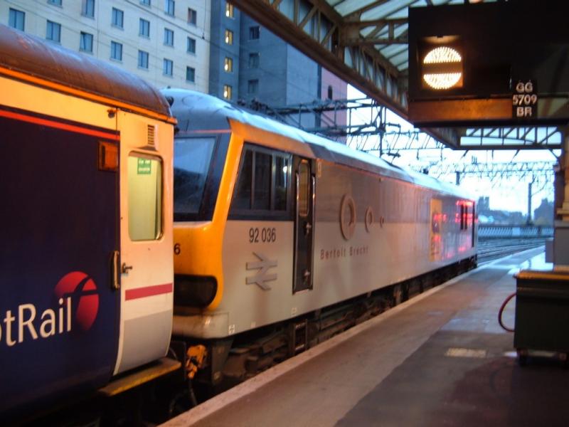 Brecht in Glasgow Central: In the form of 92036 on the sleeper emties on October 24th 2009. Photo of Brecht in Glasgow Central