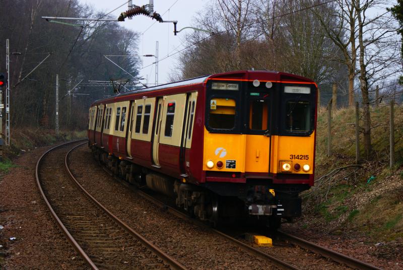 314 215: 314 215 seen at Whitecraigs station, with a sevice from Neilston-Glasgow. More photos at; greiggibson.fotopic.net Photo of 314 215