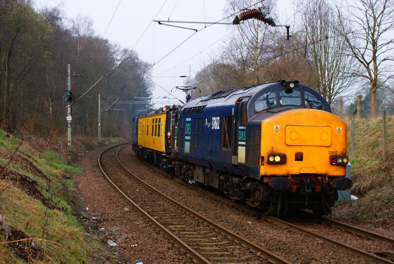 37 612: DRS 37 612 is seen here at Whitecraigs Station with DRS 37 069 at the rear. More photos at; greiggibson.fotopic.net Photo of 37 612