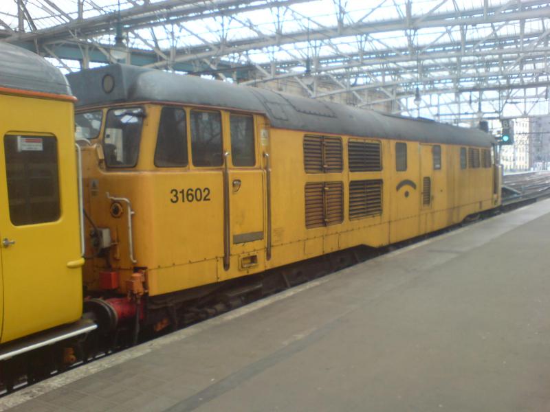 31 602 rests in Glasgow Central : 31 602 rests in Glasgow Central whilst working in and around Glasgow on a Network Rail test train. (26-05-09) mobile phone picture. Photo of 31 602 rests in Glasgow Central